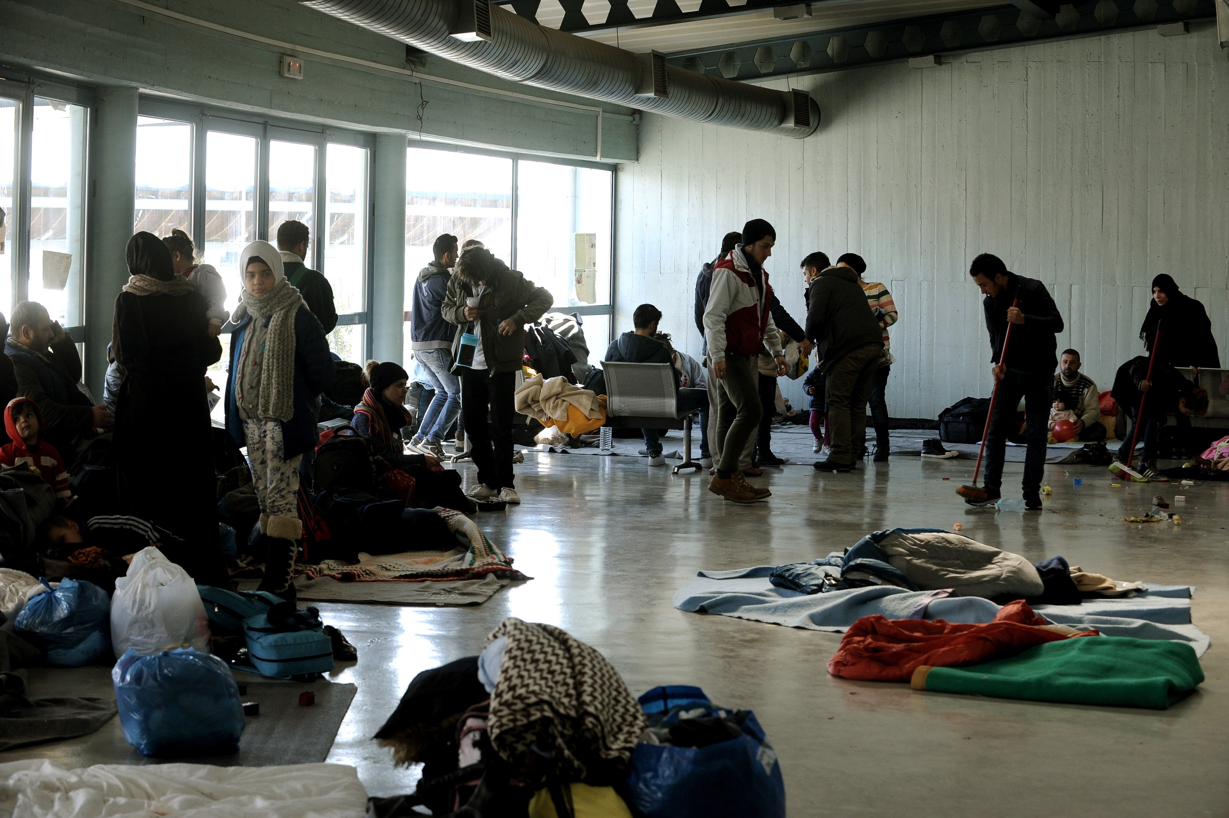 Ένταση στο δημοτικό συμβούλιο Πειραιά για τη φιλοξενία προσφυγόπουλων