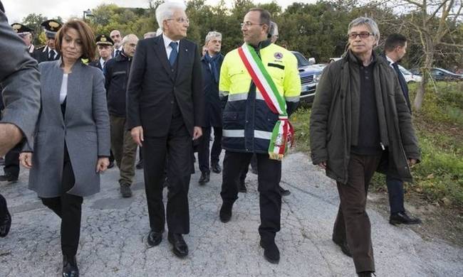Διαβεβαιώσεις για ανοικοδόμηση από τον Ιταλό πρόεδρο στους σεισμοπαθείς