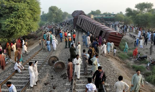 Τραγωδία στο Πακιστάν: Τουλάχιστον 21 νεκροί και δεκάδες τραυματίες από σύγκρουση τρένων