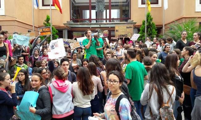 Ισπανία: Οι γονείς των μαθητών απεργούν από τις... σχολικές εργασίες