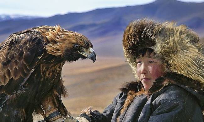 Η ζωή ενός Dukha: Η φυλή της Μογγολίας που ζει αρμονικά με λύκους, τάρανδους και άγριους αετούς