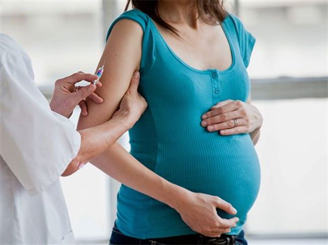 Έρευνα: Ο εμβολιασμός της μητέρας κατά της γρίπης δεν σχετίζεται με τον αυτισμό στα παιδιά