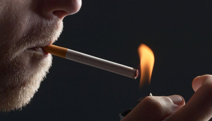 Τουλάχιστον οκταπλάσιος ο κίνδυνος σοβαρού εμφράγματος για τους καπνιστές κάτω των 50 ετών
