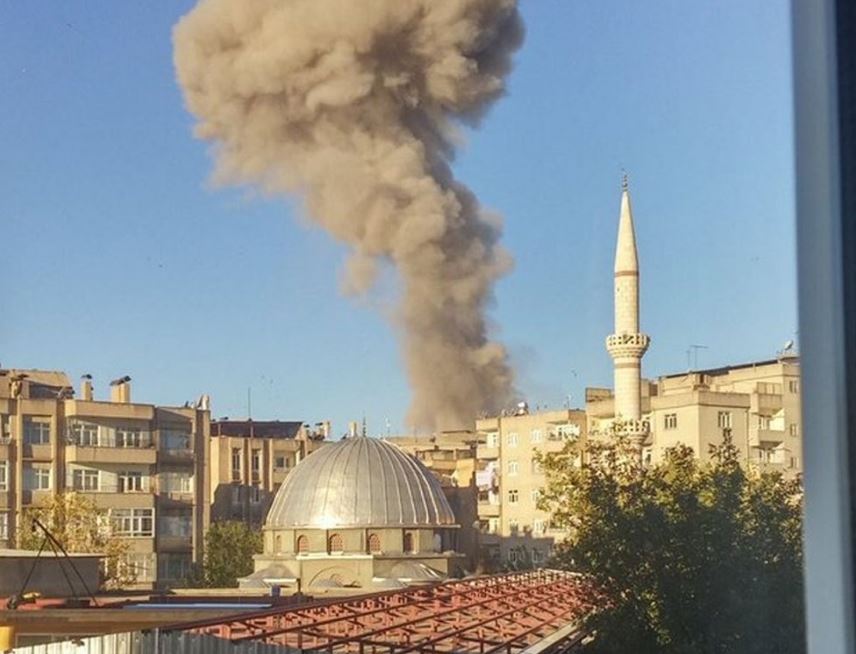 Ισχυρή έκρηξη με έναν νεκρό και δεκάδες τραυματίες στην Τουρκία