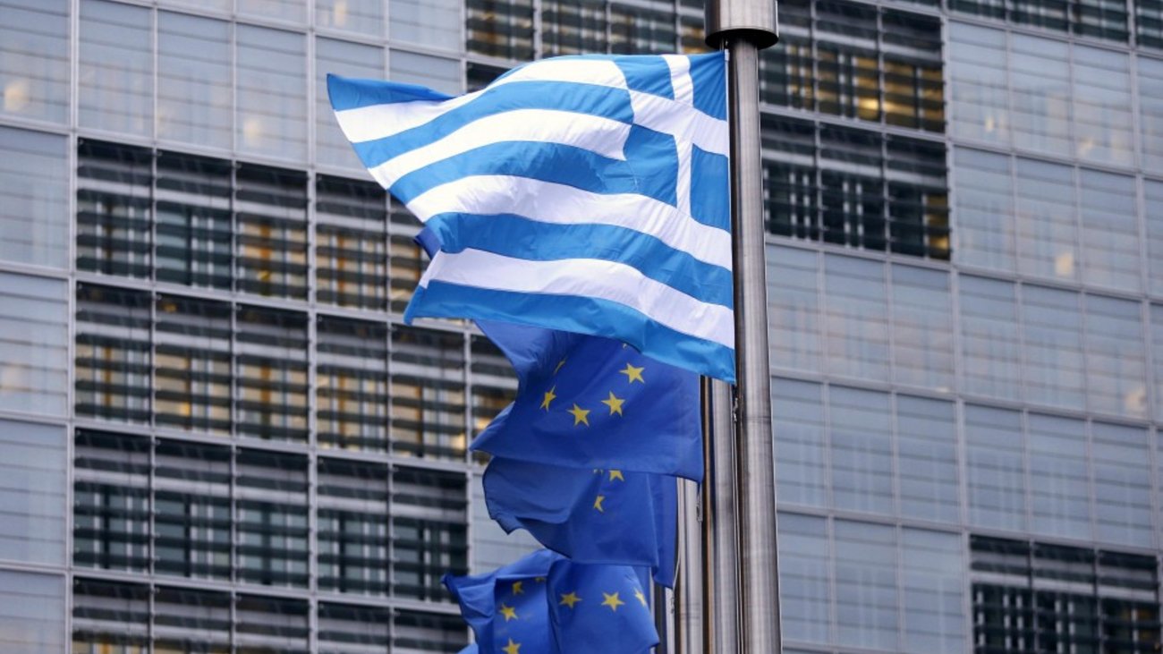 «Ψαλίδι» της Κομισιόν στις προβλέψεις για την ανάπτυξη της Ελλάδας