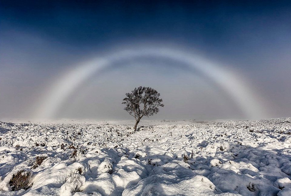 Απίστευτη φωτογραφία: Δείτε το παγωμένο ουράνιο τόξο στα βουνά της Σκωτίας