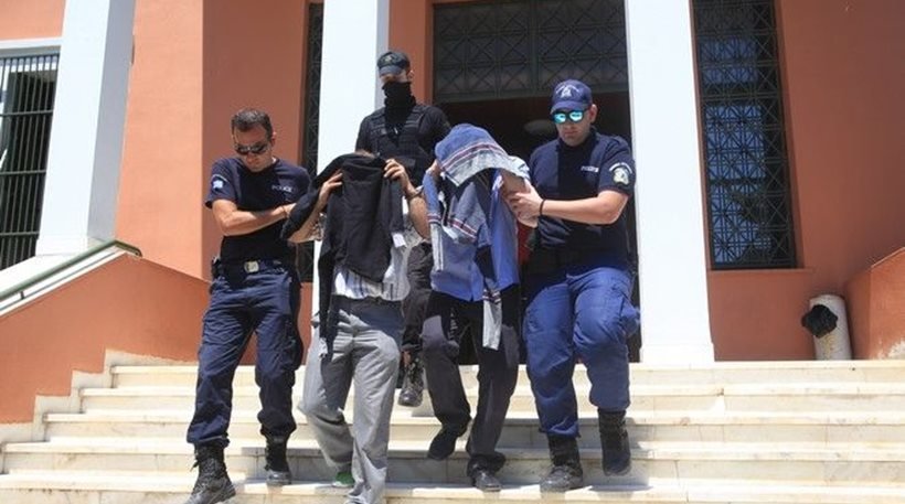 Υπό κράτηση οι 8 Τούρκοι στρατιωτικοί που ζήτησαν άσυλο στην Ελλάδα