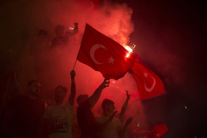 Απειλή κατάρρευσης στην Τουρκία – Στο 700% τα επιτόκια