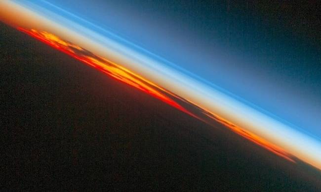 H NASA αποτυπώνει το πιο εντυπωσιακό ηλιοβασίλεμα…από ψηλά (vid&pic)