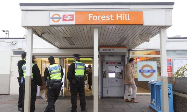 Επίθεση με μαχαίρι στο μετρό του Λονδίνου - «Θέλω να σκοτώσω μουσουλμάνο» φώναζε ο δράστης (video)