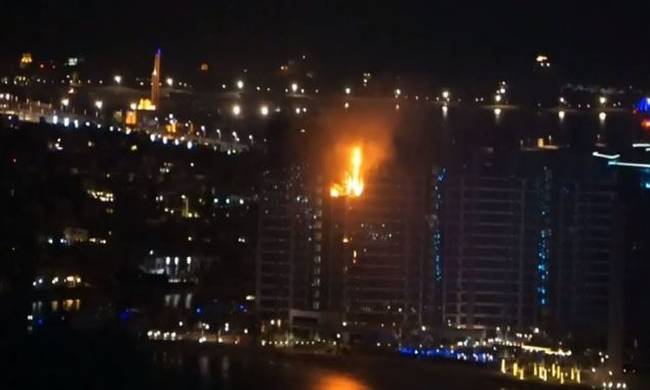 Μεγάλη φωτιά σε συγκρότημα κατοικιών στο Ντουμπάι (video)