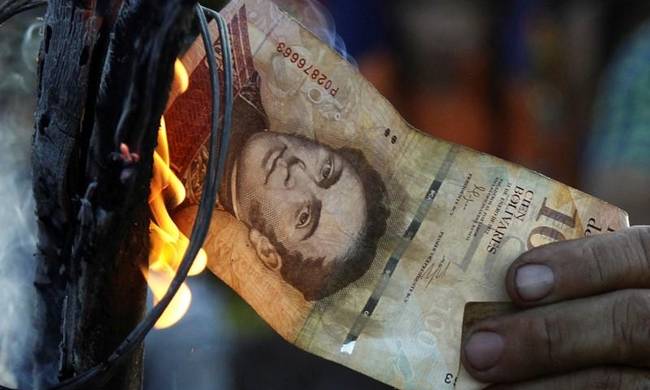 Βενεζουέλα: Υποχωρεί ο Μαδούρο αντιμέτωπος με κύμα διαδηλώσεων και λεηλασιών (Vid+Pics)
