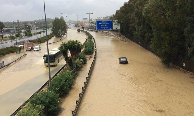 Ισπανία: Τρεις νεκροί από τις κατακλυσμιαίες πλημμύρες που σαρώνουν τα ανατολικά της χώρας (videos)