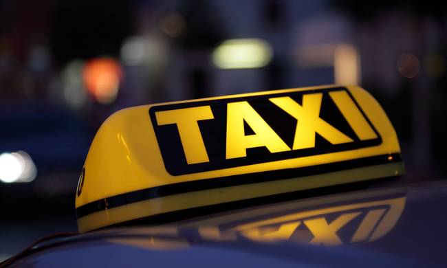 ΣΟΚ! Ταξιτζής βίασε 21χρονη μέσα στο ταξί του γιατί ήταν μεθυσμένη