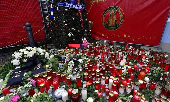 Τρομοκρατική επίθεση Βερολίνο: Σε βαρύ κλίμα τα Χριστούγεννα (pics)