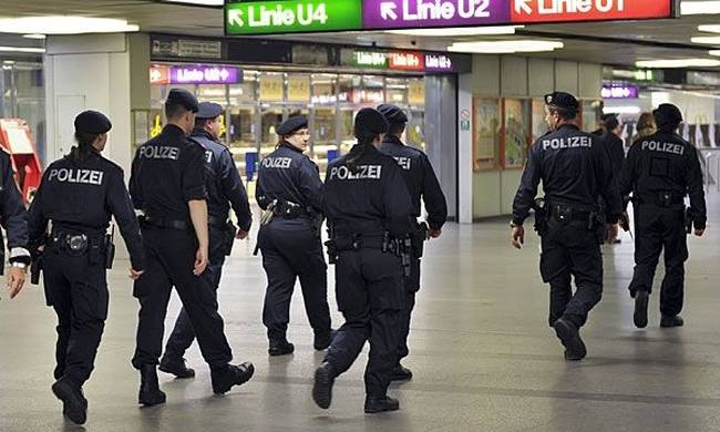 Συναγερμός στη Βιέννη: Συνέλαβαν δύο άνδρες με μαχαίρια