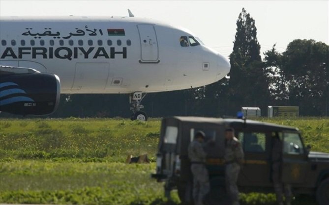 Παραδόθηκαν & ζητούν άσυλο στη Μάλτα οι δύο αεροπειρατές του λιβυκού αεροσκάφους
