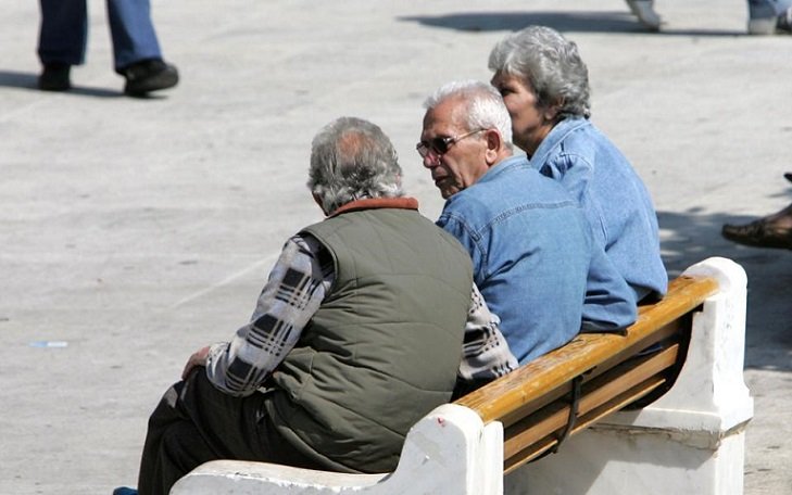 Μειωμένο κατά 50% το ΕΚΑΣ για 250.000 συνταξιούχους