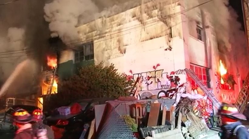 Καλιφόρνια: Τουλάχιστον εννέα νεκροί από πυρκαγιά κατά τη διάρκεια πάρτι σε αποθήκη (φωτό & βίντεο)