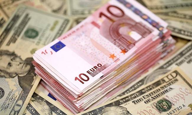 Στα χαμηλότερα επίπεδα το ευρώ από τον Μάρτιο του 2015