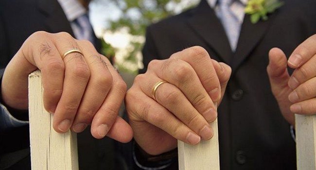 «Όχι» στον πολιτικό γάμο ομοφυλοφίλων από εισηγητή του Αρείου Πάγου
