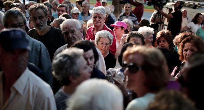 Ευρωβαρόμετρο: Οι Έλληνες πολίτες δεν εμπιστεύονται την κυβέρνηση - Είναι απαισιόδοξοι