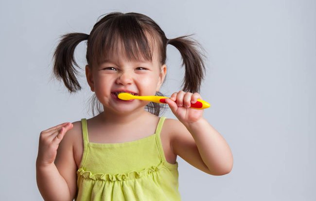 Παιδικές οδοντόκρεμες - Να επιλέξουμε με φθόριο ή χωρίς;