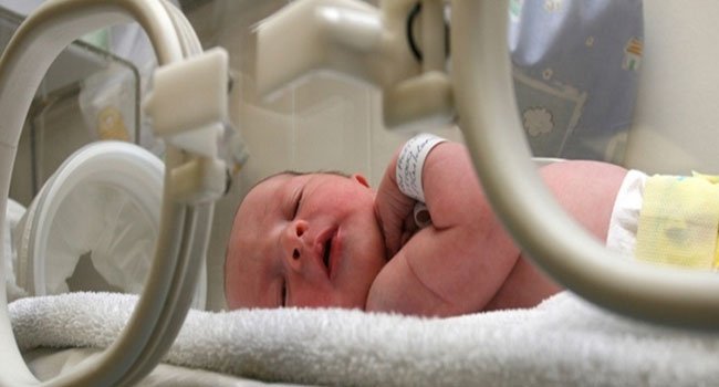 Γυναίκα γέννησε χρησιμοποιώντας την κατεψυγμένη ωοθήκη της