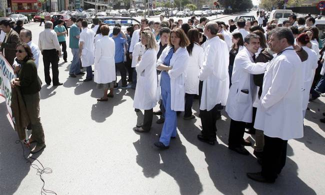 Διαμαρτυρία των νοσοκομειακών γιατρών στο Υπουργείο Υγείας