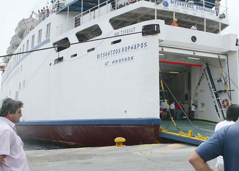 Στο λιμάνι της Κάσου προσέκρουσε το «Βιτσέντζος Κορνάρος» λόγω κακών καιρικών συνθηκών