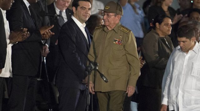 Μαξίμου: Το ταξίδι Τσίπρα στην Κούβα δεν κόστισε 300.000 δολάρια αλλά...