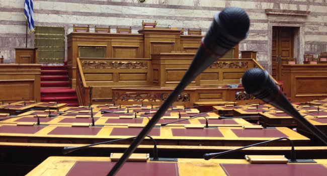 Live η συζήτηση στη Βουλή για τις παροχές Τσίπρα