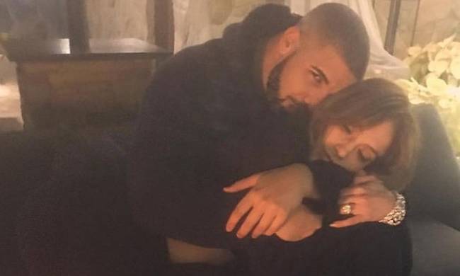 Ζευγάρι κι επίσημα! Jennifer Lopez και Drake έδωσαν το πιο καυτό φιλί του 2016