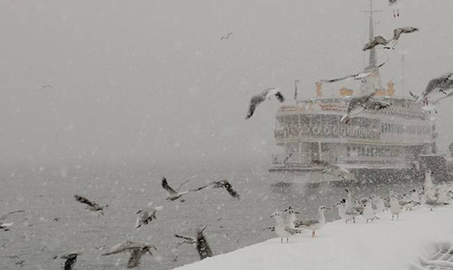 Καιρός: Χιονοθύελλα «παραλύει» την Κωνσταντινούπολη