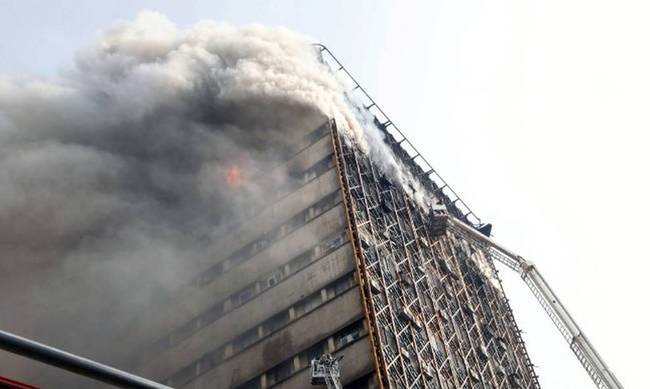 Βίντεο - σοκ: Η στιγμή της κατάρρευσης του ουρανοξύστη στην Τεχεράνη - Τουλάχιστον 20 νεκροί (pics)