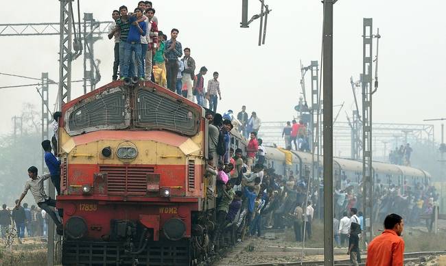 Στους 36 οι νεκροί από τον εκτροχιασμό τρένου στην Ινδία (video)