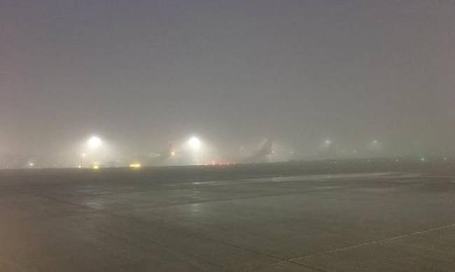 Λονδίνο: Η ομίχλη «έπνιξε» το Χίθροου - Εκατοντάδες ακυρώσεις πτήσεων (εικόνες-video)