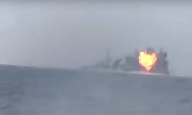 Βίντεο ντοκουμέντο: Αντάρτες ανατινάζουν πολεμικό πλοίο στην Υεμένη - Δύο Σαουδάραβες ναύτες νεκροί
