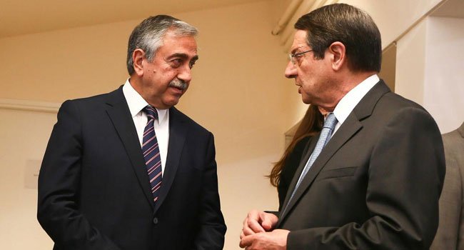 Κύπρος: Πρώτο θέμα στις εφημερίδες οι διαπραγματεύσεις στη Γενεύη