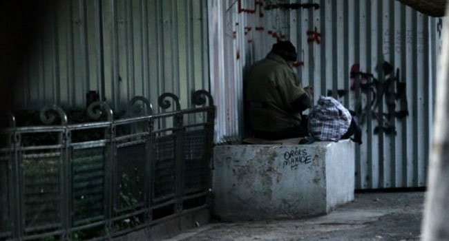 Σάλος: Υπάλληλος του Δήμου Αθηναίων σχόλασε και έκλεισε χώρο φιλοξενίας αστέγων