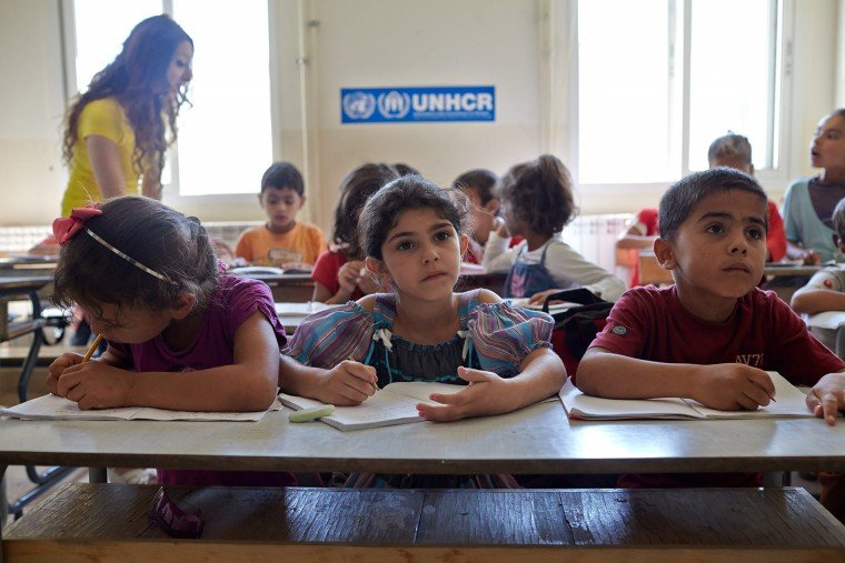 Πιάστηκαν στα χέρια στο Πέραμα για τη φοίτηση προσφυγόπουλων σε σχολείο του Ν. Ικονίου (βίντεο)