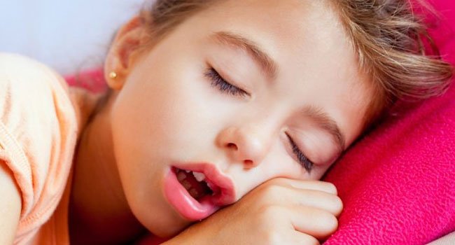 Η στοματική αναπνοή κρύβει κινδύνους για τα δόντια των παιδιών;
