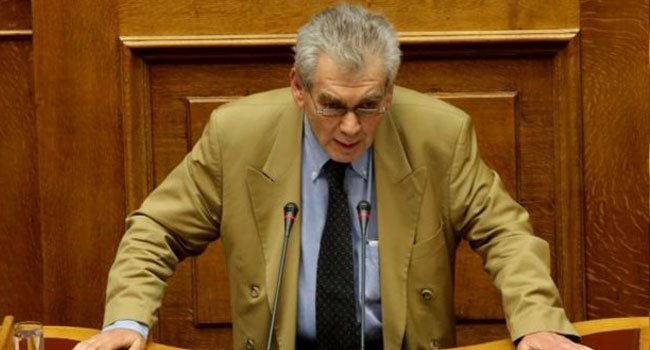 Ο Παπαγγελόπουλος κλείνει το μάτι στη Θάνου για τα όρια συνταξιοδότησης