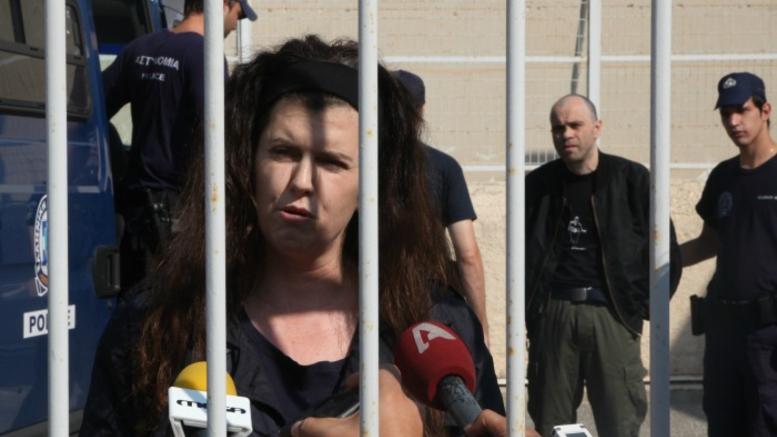Πόλα Ρούπα: Αδύνατη, με κοντό καστανό μαλλί, φωτογραφίες από την σύλληψή της 