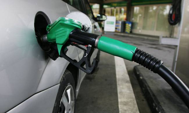 Πλαφόν στα καύσιμα σε 17 νομούς εισηγείται η ΡΑΕ
