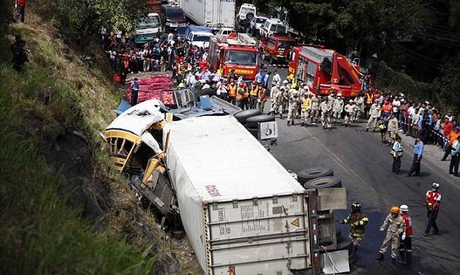 Τραγωδία στην Ονδούρα: 16 νεκροί από τη σύγκρουση λεωφορείου με φορτηγό (pic)
