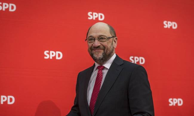 «Καλπάζει» σε νέα δημοσκόπηση για τις γερμανικές εκλογές ο Σουλτς