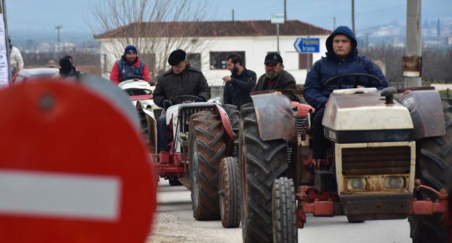 Ανεβάζουν τους τόνους αγρότες και κτηνοτρόφοι από το μπλόκο Δερβενίου: Προγραμματίζουν κάθοδο στο κέντρο της Θεσσαλονίκης