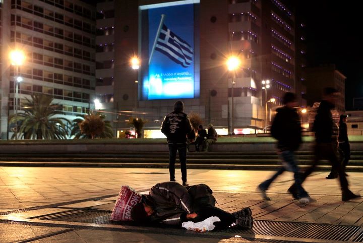 Reuters: Έρχονται ακόμη μεγαλύτερες δυσκολίες για τους Έλληνες πολίτες