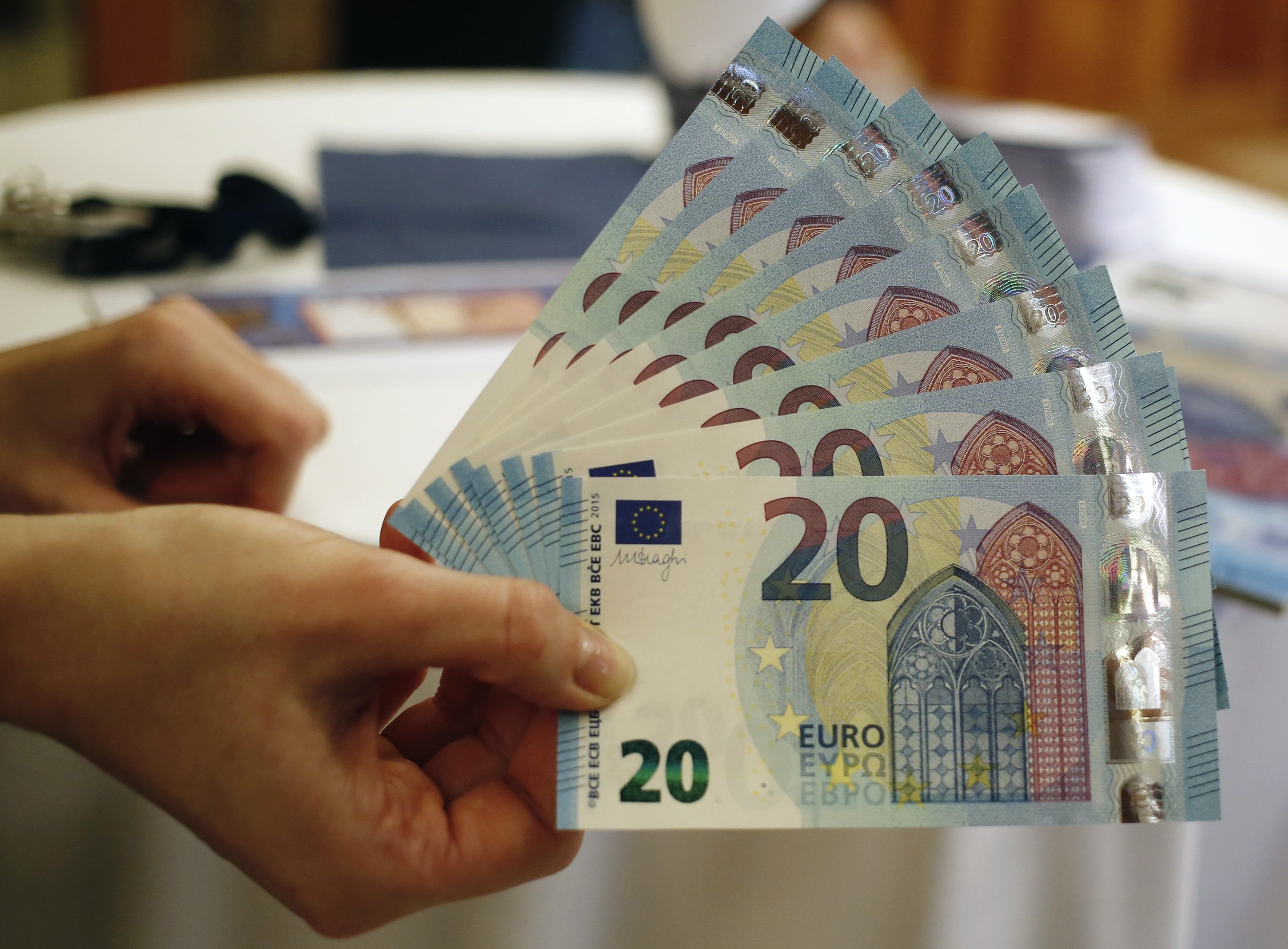 Ηandelsblatt: Γιατί το ευρώ είναι πολύτιμο όσο ποτέ για την Ευρώπη